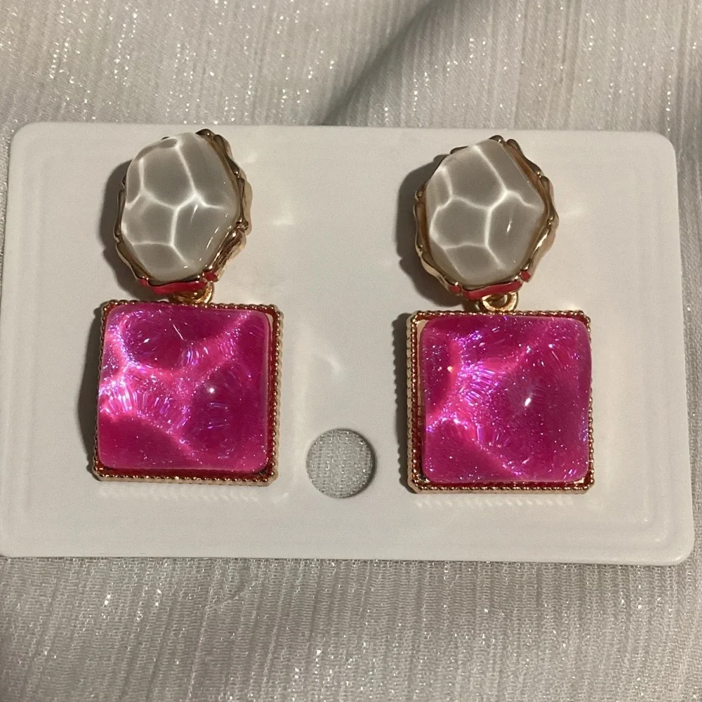 💗 Pink Glittery & White Translucent Geometric Resin Drop Water Ripple Ea…